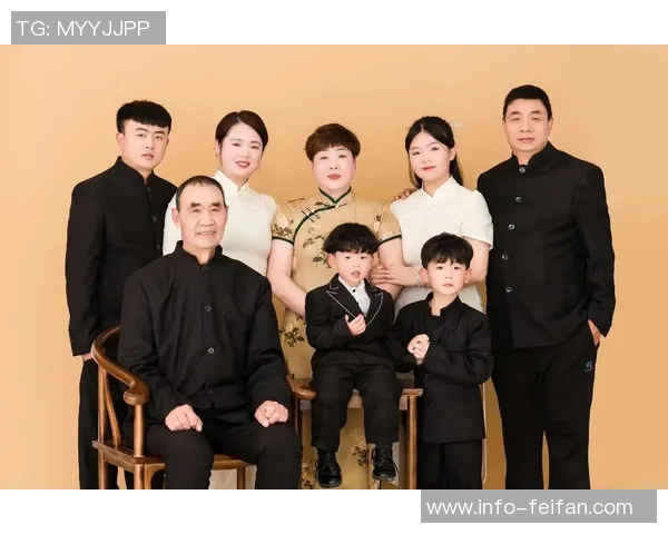 幸福满溢库嫂分享全家福六口之家甜蜜瞬间尽显温馨